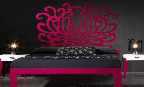 Cabezal de dormitorio forjado en rojo